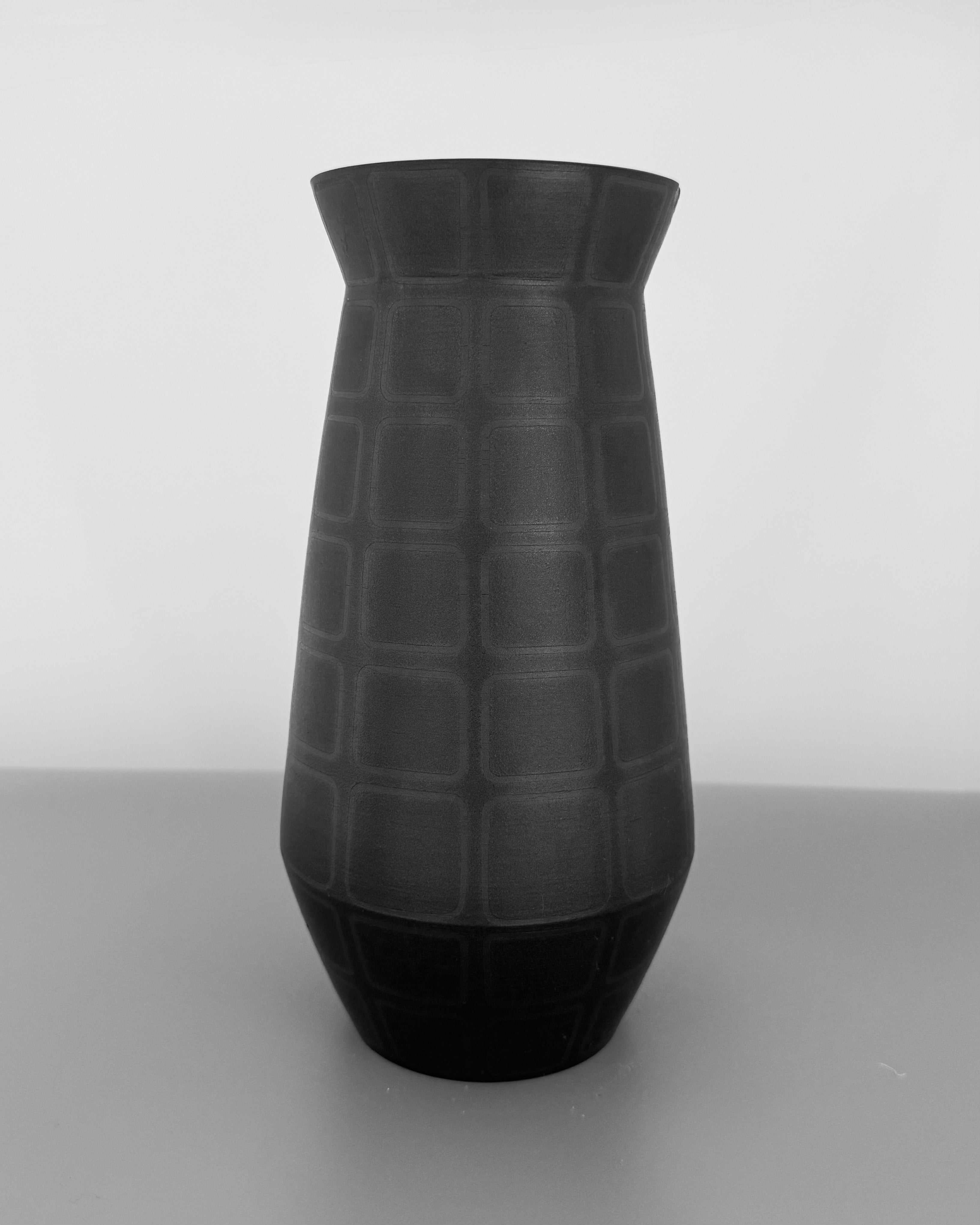 9.5" Black/Black Grid Vase