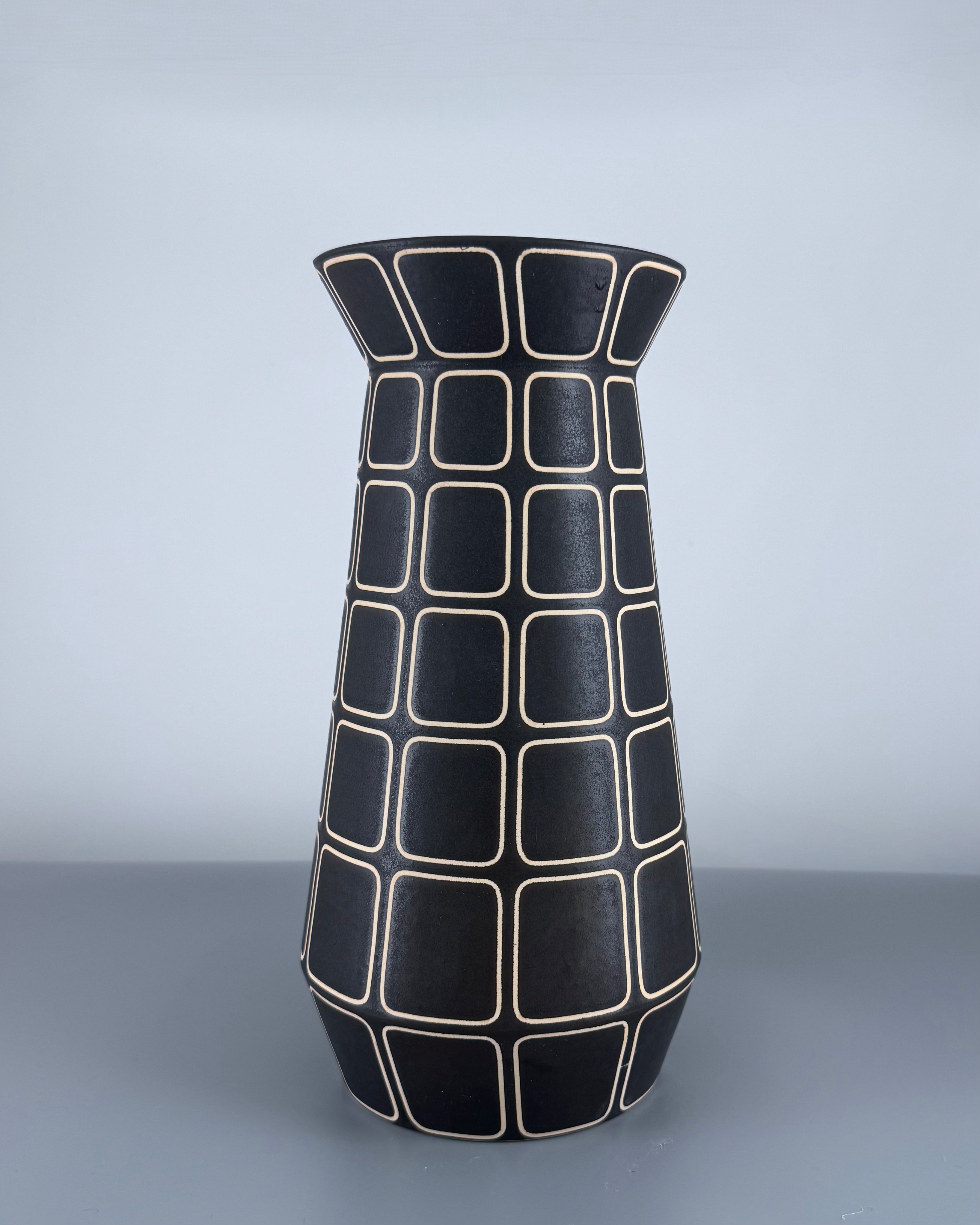 9.75" White/Black Grid Vase