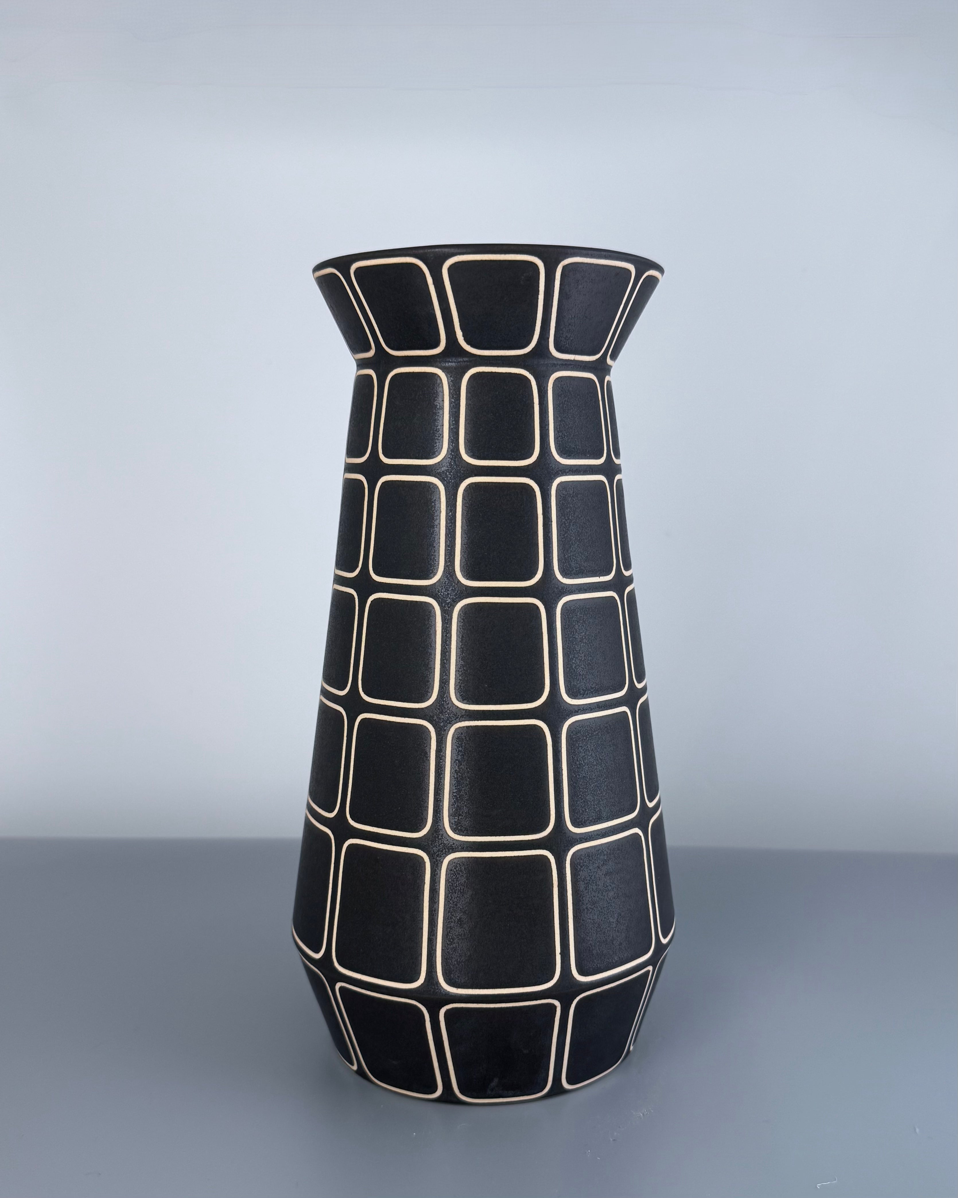 9.75" White/Black Grid Vase